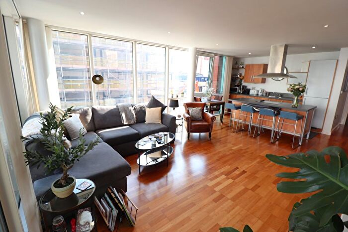 2 Bedroom Flat For Sale In Canal Square, Birmingham, B16