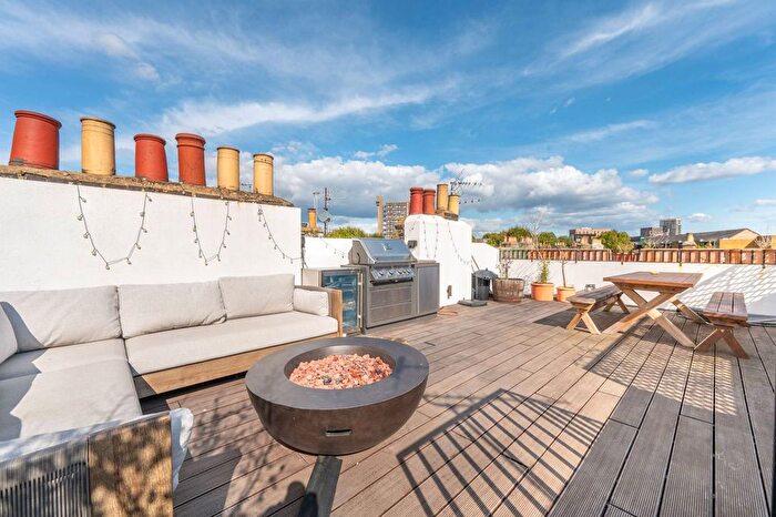 3 Bedroom Flat For Sale In Portobello Road, Portobello, London, W10