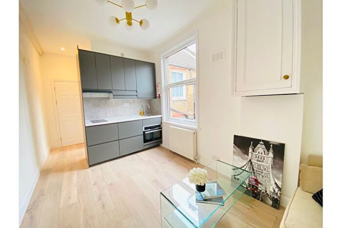 1 Bedroom Maisonette To Rent In Stronsa Road, Wendell Park, London, W12