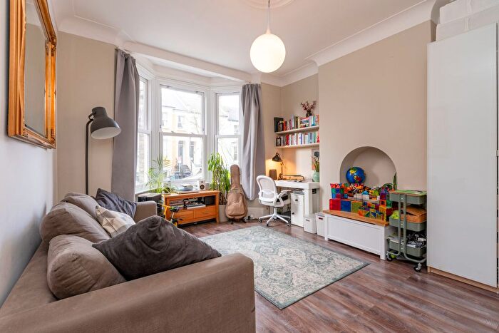 2 Bedroom Flat For Sale In Medley Road, London, NW6