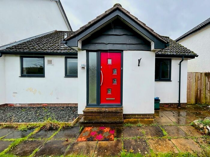 2 Bedroom Bungalow To Rent In Post Hill, Tiverton, EX16