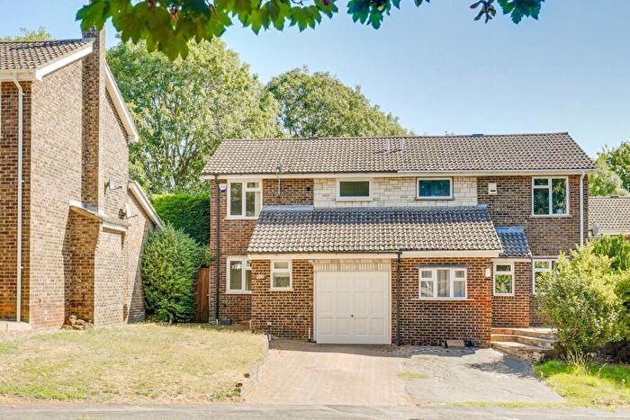 3 Bedroom Semi-Detached House For Sale In Grasmere Way, Linslade, Leighton Buzzard, LU7