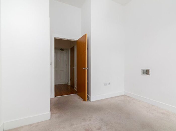 2 Bedroom Flat To Rent In Commercial Road, East End Mission, E1