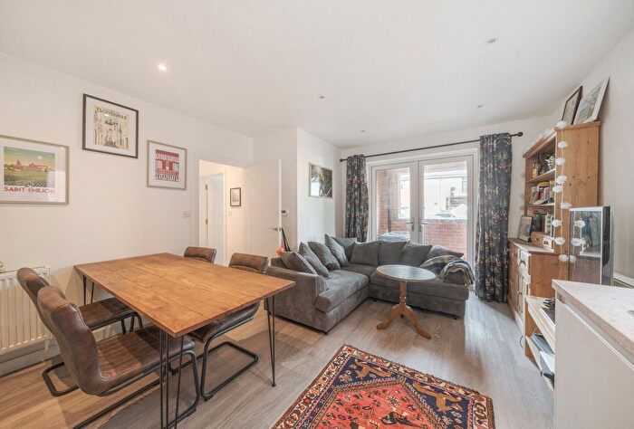 2 Bedroom Flat For Sale In William Morris Close, Oxford, Oxfordshire, OX4