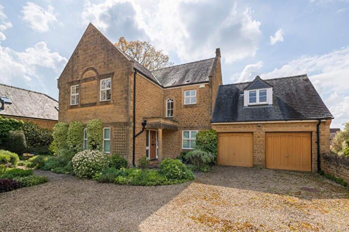 4 Bedroom Detached House For Sale In Priorygate Court, Castle Cary, Somerset, BA7
