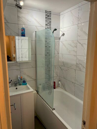 2 Bedroom Flat To Rent In Rotherhithe New Road, London, SE16