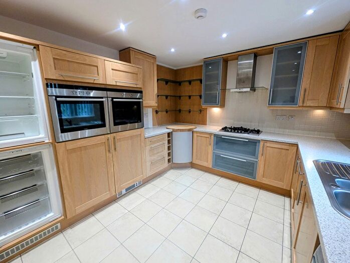 4 Bedroom Semi-Detached House To Rent In Woodshires Road, Solihull, B92