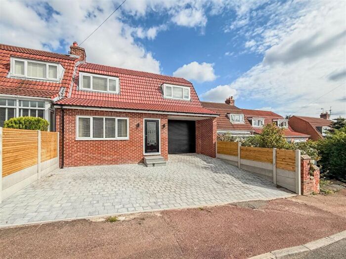 4 Bedroom Semi-Detached House For Sale In Thornwood Gardens, Lobley Hill, Gateshead, NE11