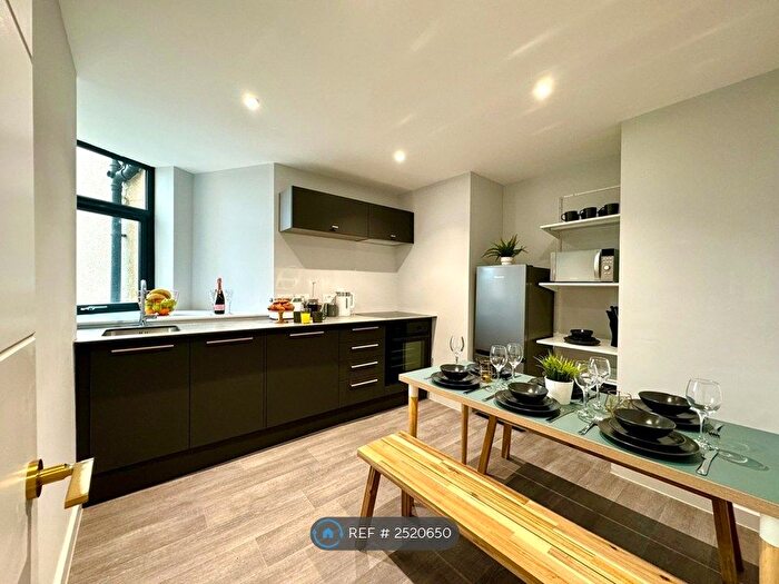 3 Bedroom Flat To Rent In West Mansions, Bournemouth, BH4