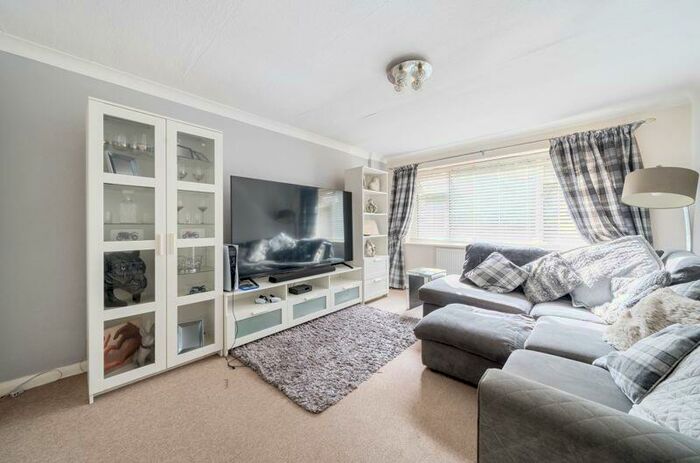 3 Bedroom Flat To Rent In Valley Road, Kenley, CR8