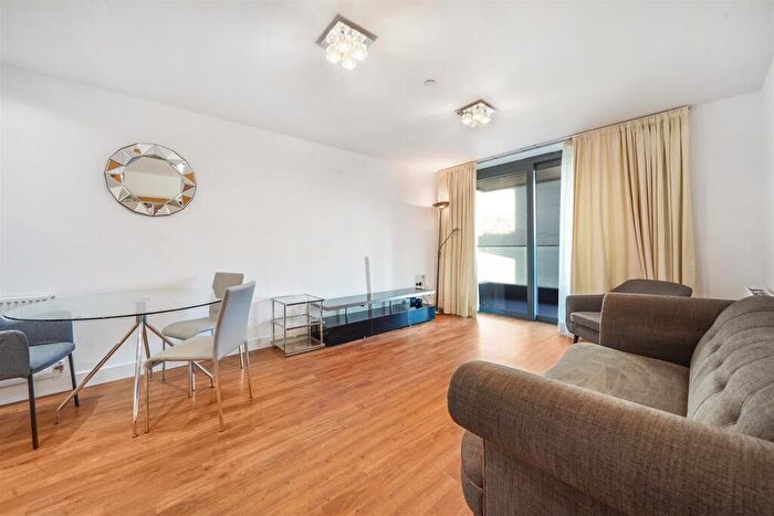2 Bedroom Apartment To Rent In Connaught Heights, Silvertown, E16