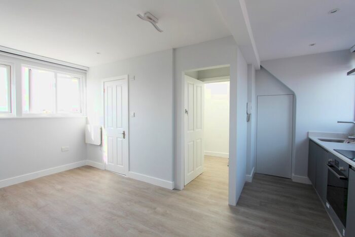 Studio To Rent In Deans Lane, Edgware, HA8