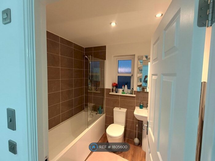 4 Bedroom Detached House To Rent In Badger Way, Edinburgh, EH17