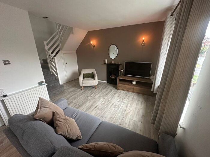 1 Bedroom Property To Rent In Lingwell Court, Wakefield, WF3