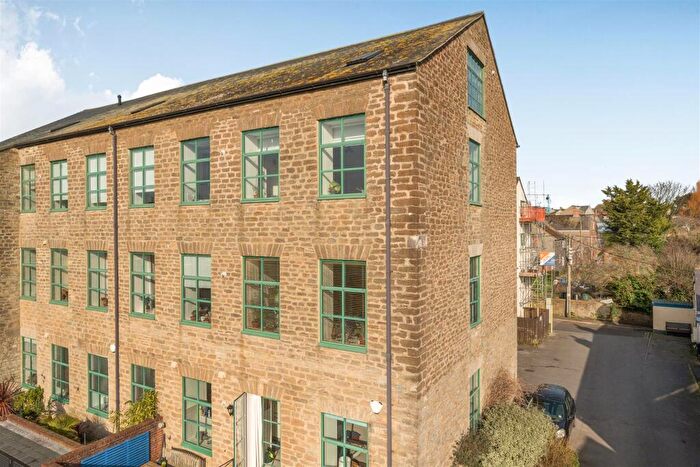 2 Bedroom Apartment For Sale In Priory Lane, Bridport, DT6