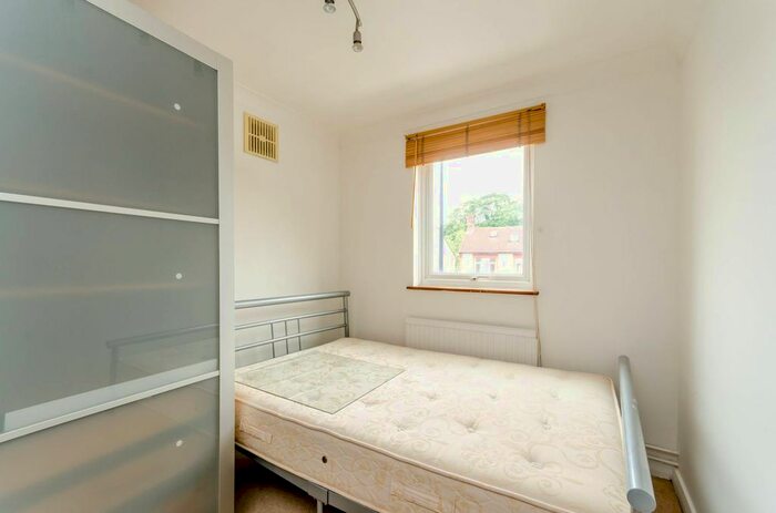 1 Bedroom Maisonette To Rent In Whitehorse Lane, South Norwood, London, SE25
