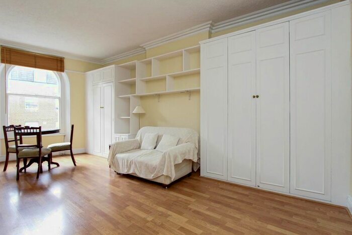 Studio To Rent In Emperors Gate, London, SW7