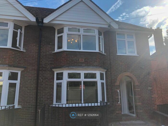 1 Bedroom Flat To Rent In West Wycombe Road, High Wycombe HP12