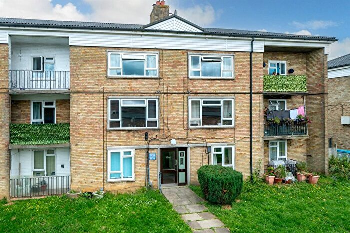 2 Bedroom Flat For Sale In Everest Way, Hemel Hempstead, HP2