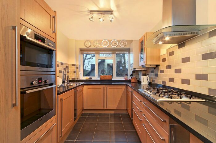 2 Bedroom Flat To Rent In Ridgway, London, SW19