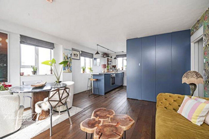 2 Bedroom Apartment To Rent In Gee Street, London, EC1V