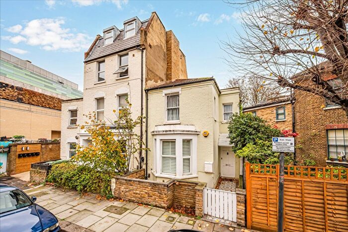 1 Bedroom Flat For Sale In Caxton Road, Shepherd's Bush, W12