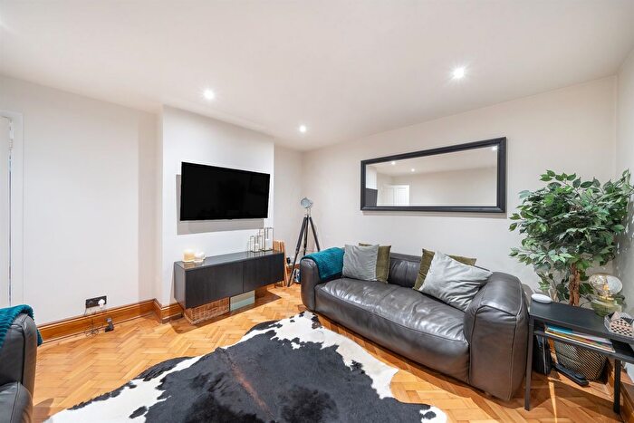 1 Bedroom Flat For Sale In Guildford Road, London, SW8