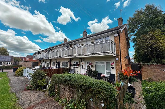 2 Bedroom Flat To Rent In Knights Close, Eaton Bray, LU6