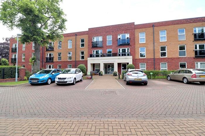 2 Bedroom Flat For Sale In The Oval, Stafford, ST17