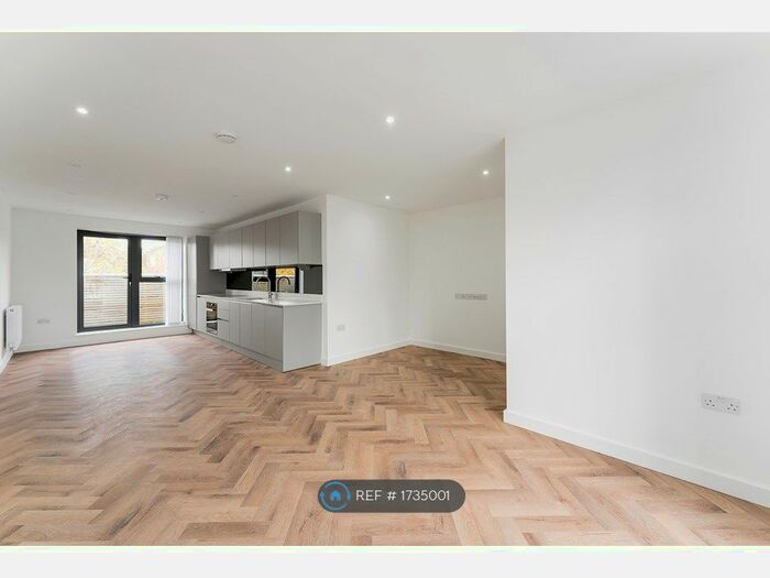 2 Bedroom Flat To Rent In High Street, London, E11