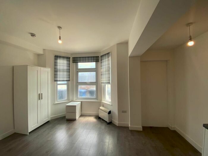 Studio To Rent In Lampton Avenue, Hounslow, TW3