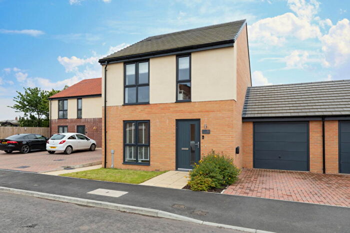 3 Bedroom Link Detached House For Sale In Tree Top Drive, Willow Farm, Choppington, NE62