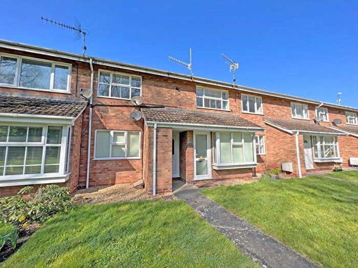 2 Bedroom Maisonette To Rent In Chesford Grove, Stratford Upon Avon, CV37