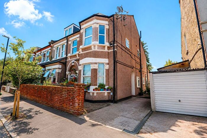 1 Bedroom Flat For Sale In Wilton Road, Colliers Wood, London, SW19
