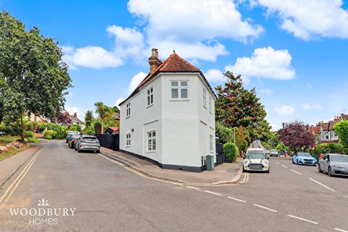 3 Bedroom Semi-Detached House For Sale In York Hill, Loughton, IG10