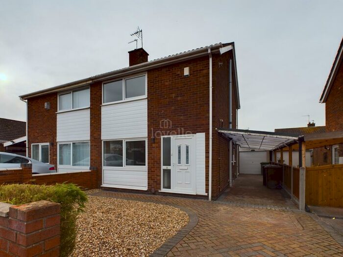 3 Bedroom Semi-Detached House To Rent In Renfrew Road, Lincoln, LN5