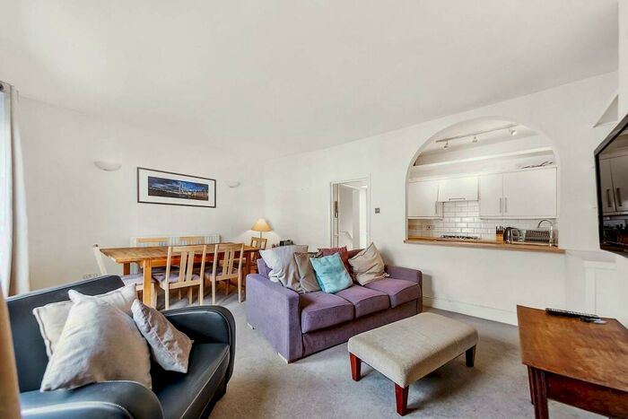2 Bedroom Flat To Rent In Northcote Road, Wandsworth, London, SW11