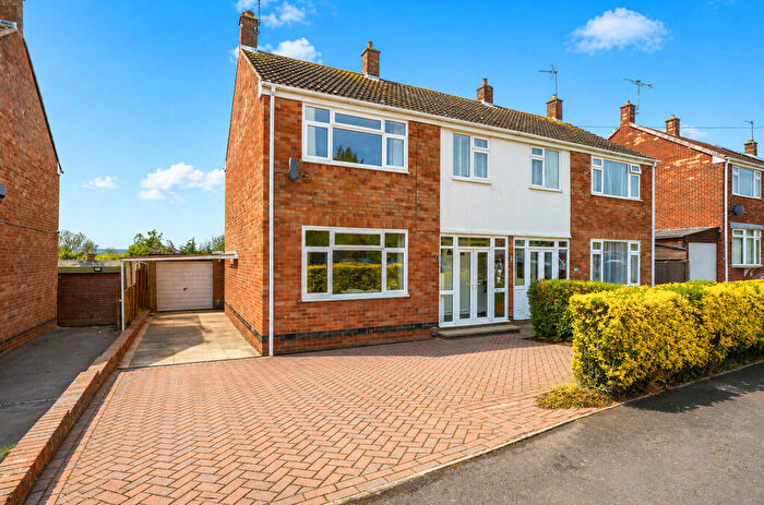 3 Bedroom Semi-Detached House For Sale In Myers Road, Hillmorton, CV21
