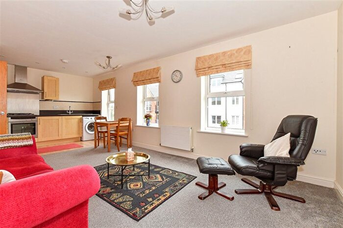 2 Bedroom Flat For Sale In Annison Street, Tonbridge, Kent, TN9