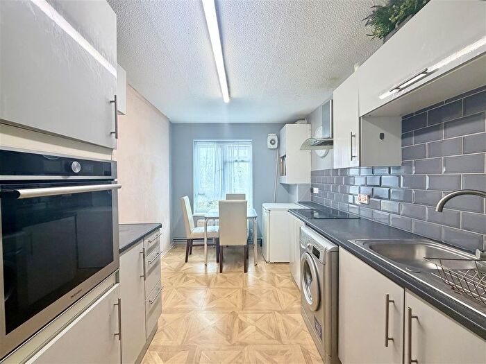 2 Bedroom Flat To Rent In Taylifers, Harlow, CM19