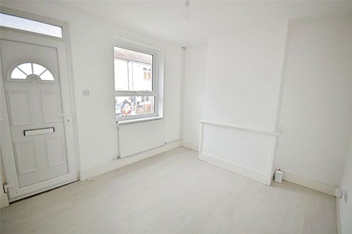 2 Bedroom End Of Terrace House To Rent In Weston Street, Swadlincote, Derbyshire, DE11