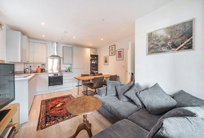 2 Bedroom Flat For Sale In William Morris Close, Oxford, Oxfordshire, OX4