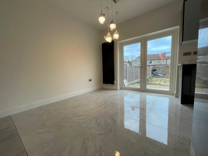 5 Bedroom Property To Rent In Clinton Crescent, Ilford, IG6