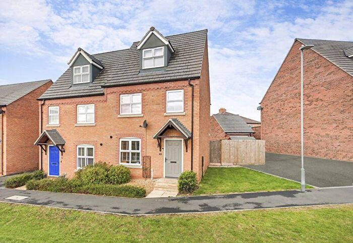 3 Bedroom Semi-Detached House For Sale In Barrowfield Drive, Stamford, PE9