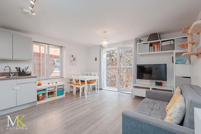 2 Bedroom Flat For Sale In Florence Road, Bournemouth, BH5
