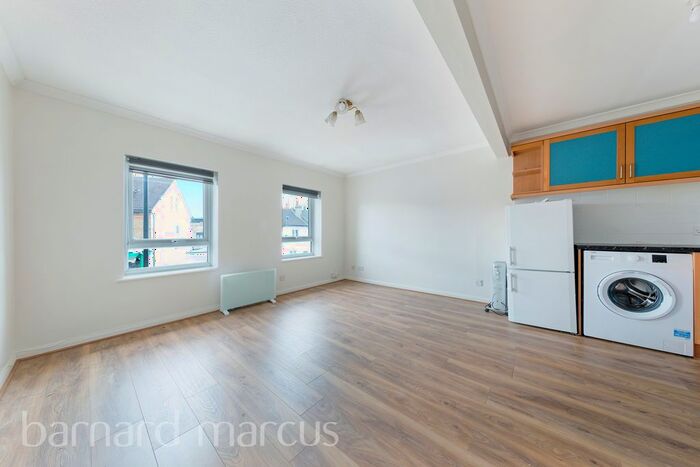 1 Bedroom Flat To Rent In Woodside Green, Woodside, Croydon, SE25