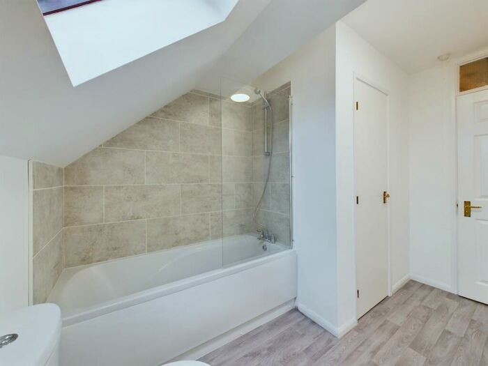 2 Bedroom Apartment To Rent In Lindisfarne Court, Chesterfield, S40