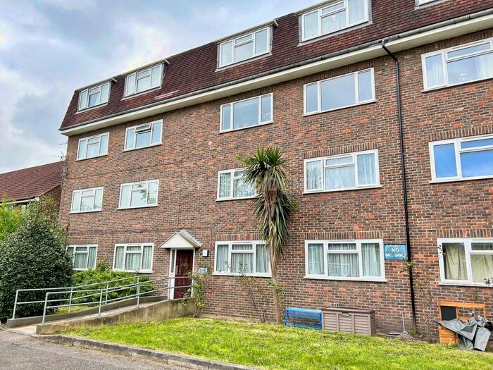 2 Bedroom Flat To Rent In Acacia Grove, New Malden, KT3