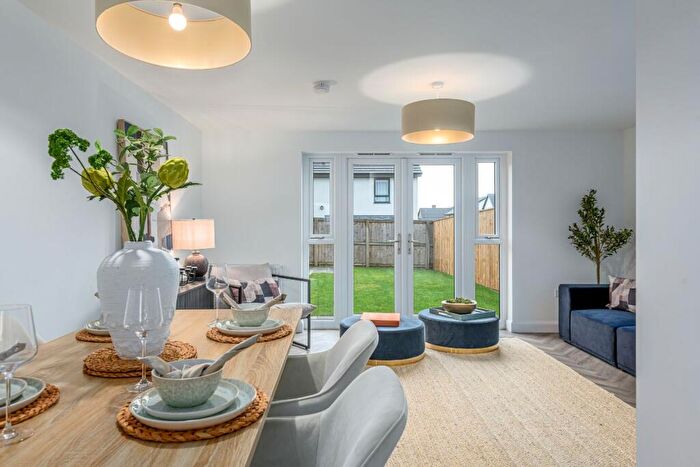 4 Bedroom Terraced House For Sale In Meadowsweet Drive, Edinburgh, EH4