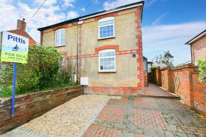 2 Bedroom Semi-Detached House For Sale In Pallance Road, Cowes, Isle Of Wight, PO31